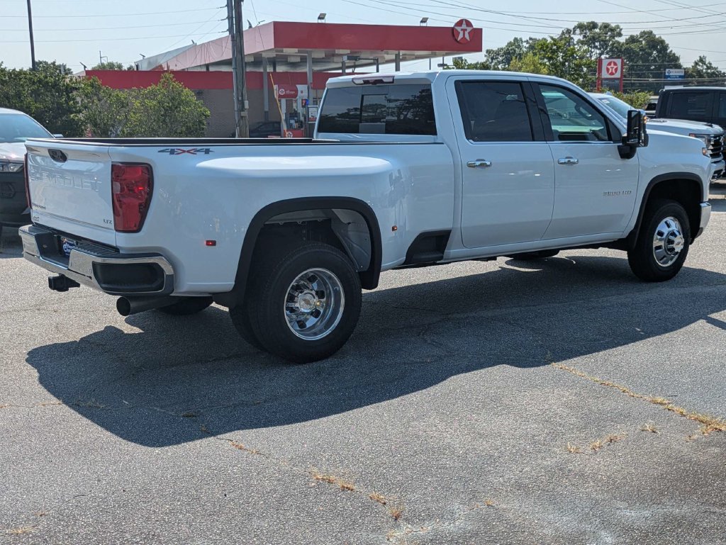 New 2026 Chevrolet Silverado 3500 LTZ w/ LTZ Convenience Package AWD/4WD image 4