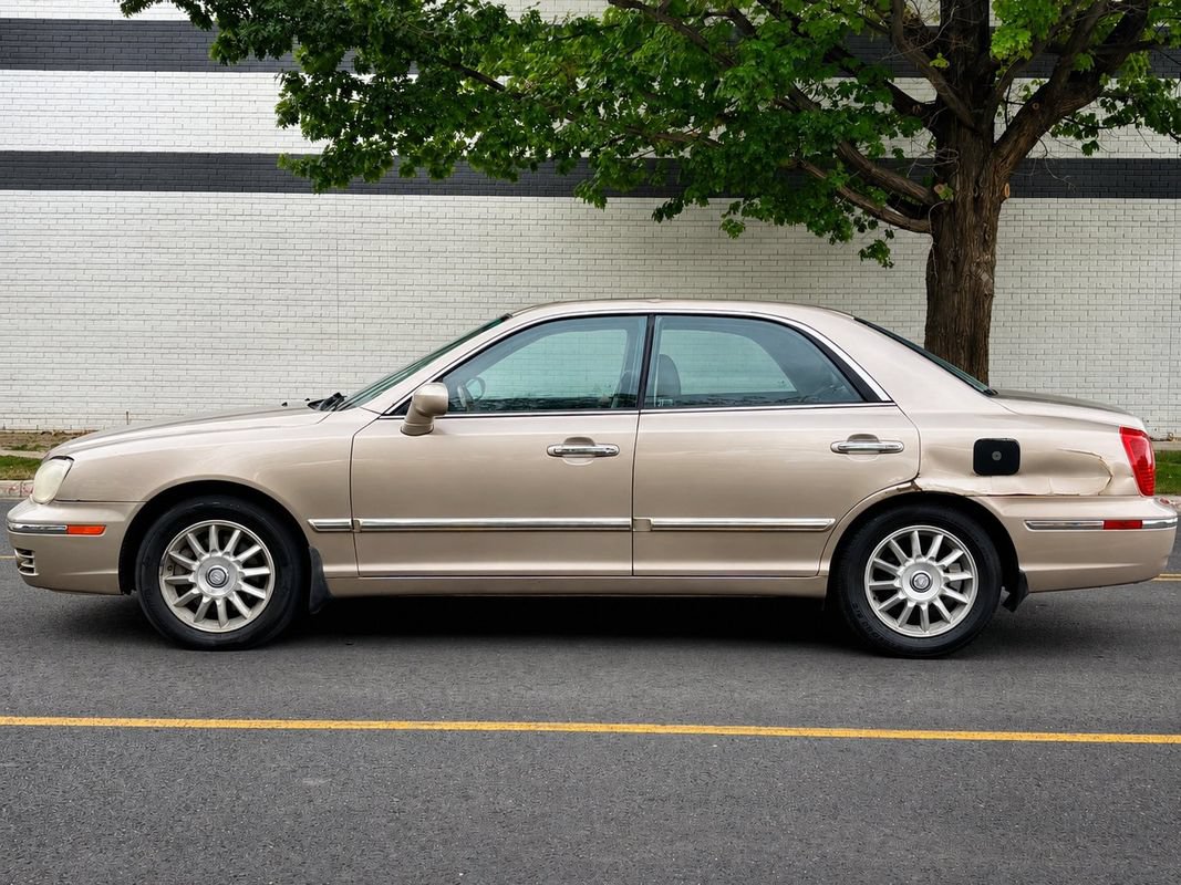 Used 2005 Hyundai XG350 L FWD image 2