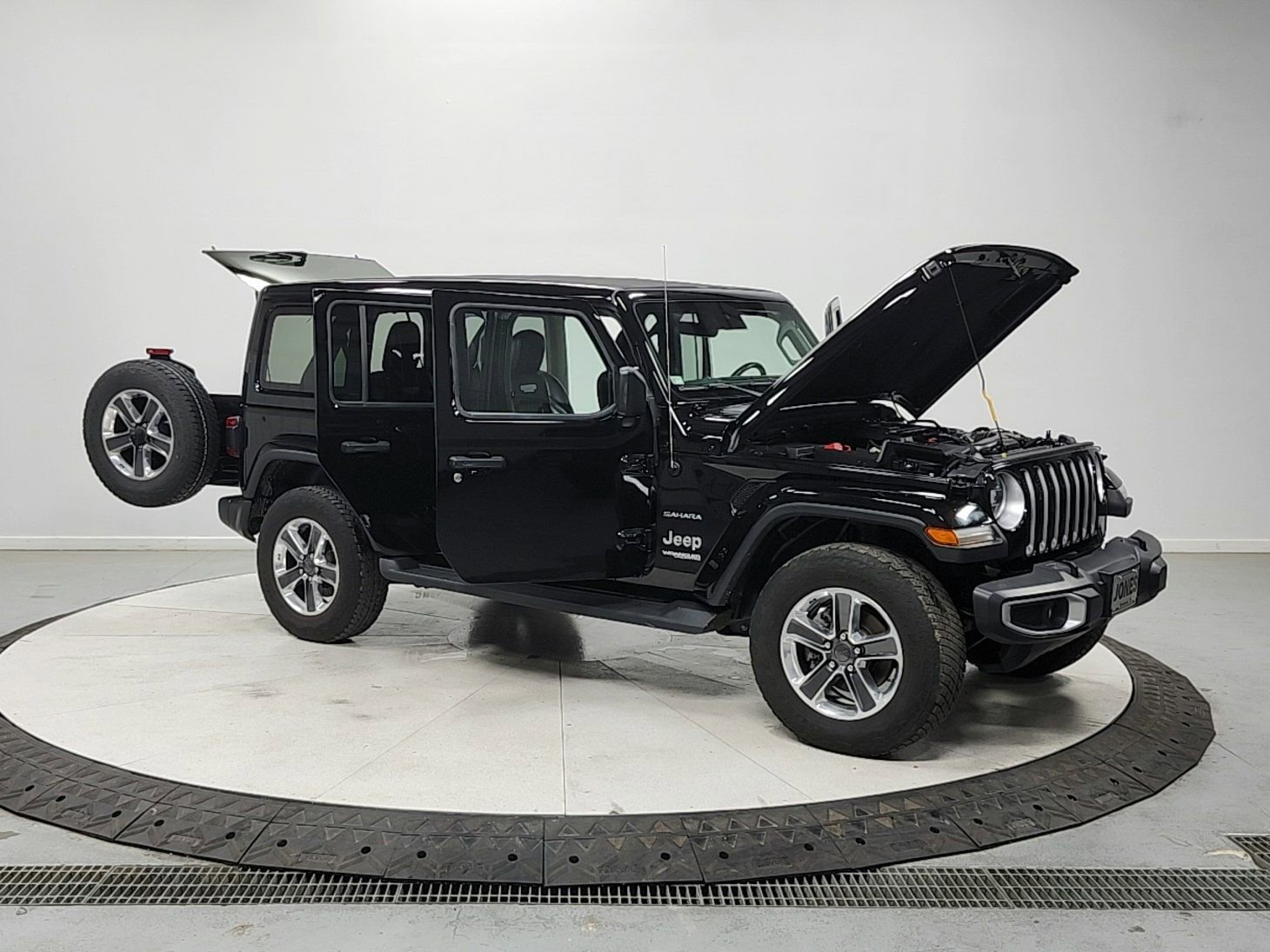 Used 2021 Jeep Wrangler Unlimited Sahara AWD/4WD image 9