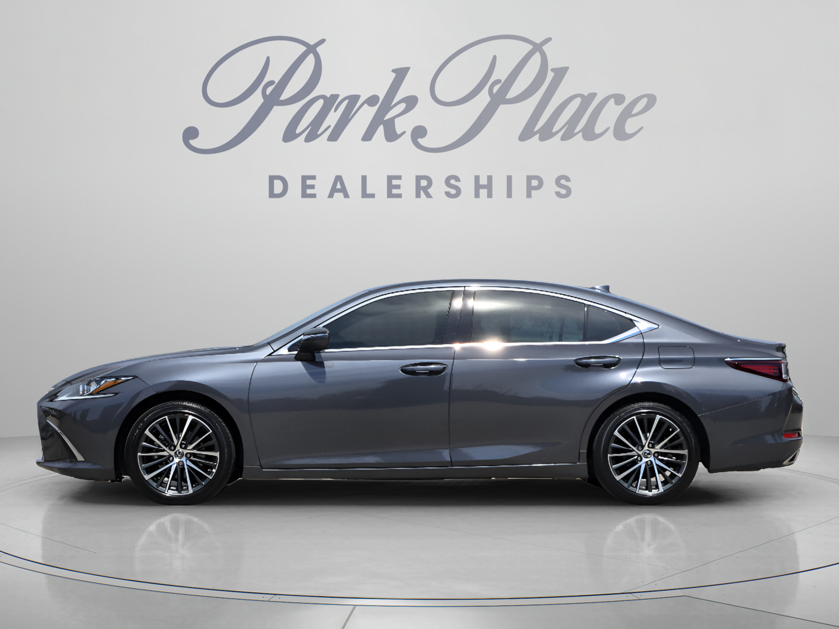 Used 2025 Lexus ES 350 w/ Premium Package FWD image 2