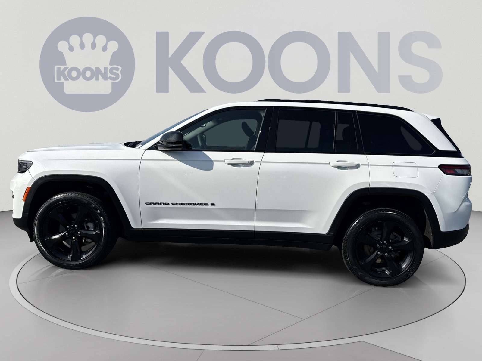 Used 2024 Jeep Grand Cherokee Limited w/ Black Appearance Package AWD/4WD image 2