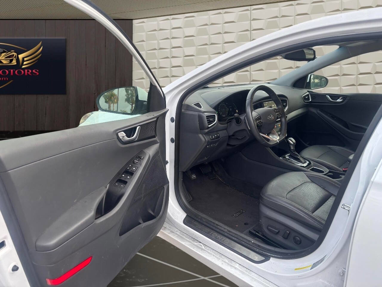 Used 2019 Hyundai Ioniq Limited FWD image 9