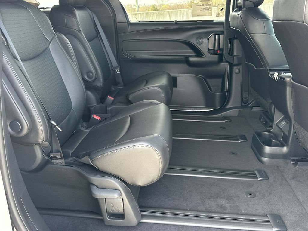 New 2026 Toyota Sienna XLE Woodland Edition image 15