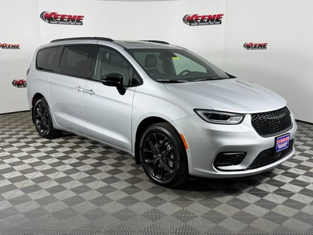 New 2026 Chrysler Pacifica Limited w/ S Appearance Package AWD/4WD image 2