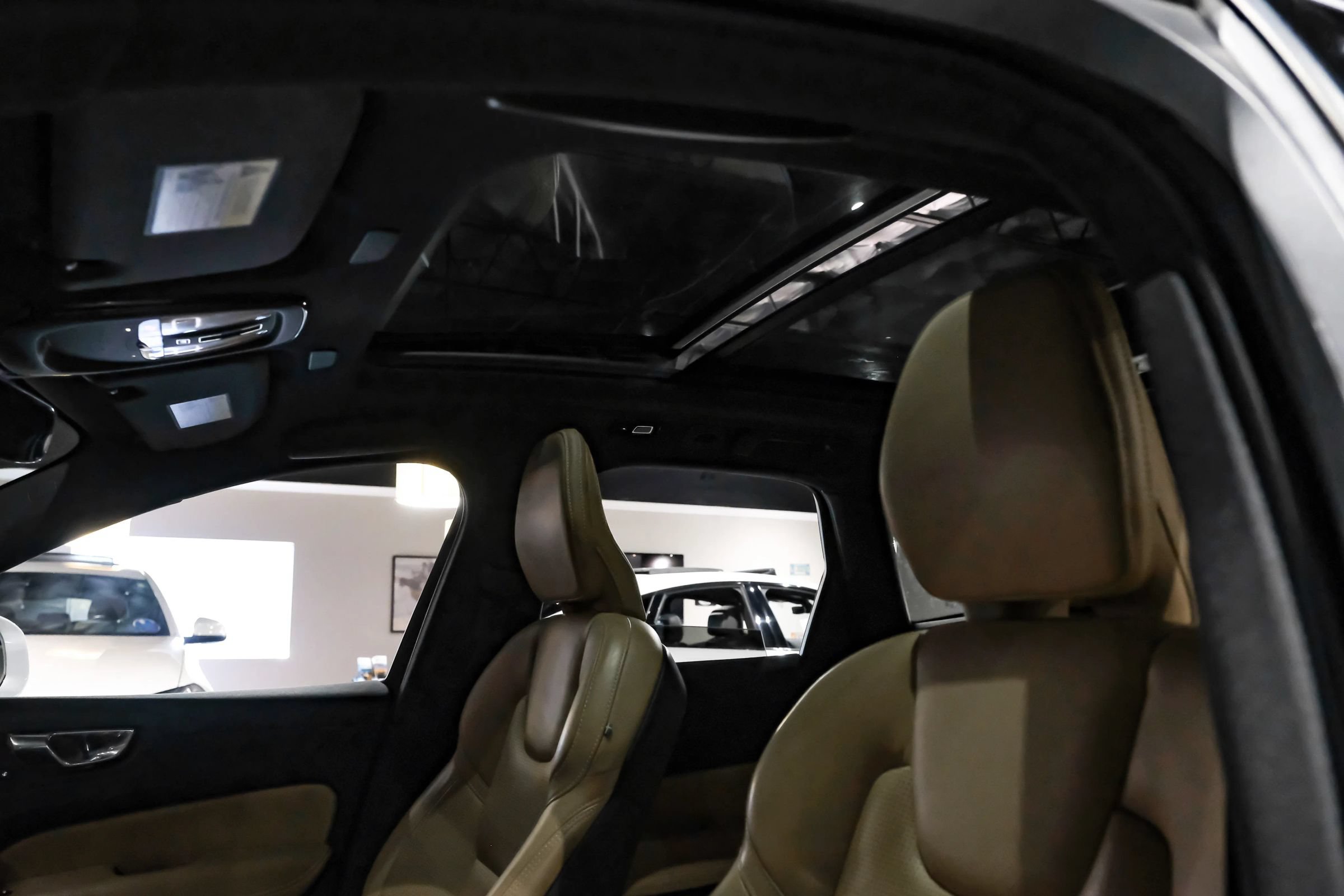 Used 2022 Volvo XC60 B5 Inscription w/ Advanced Package FWD image 5