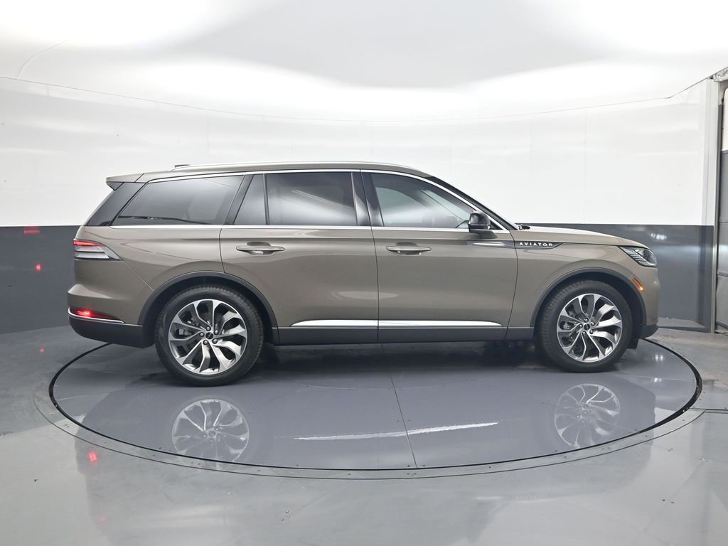 Used 2025 Lincoln Aviator Reserve RWD image 8