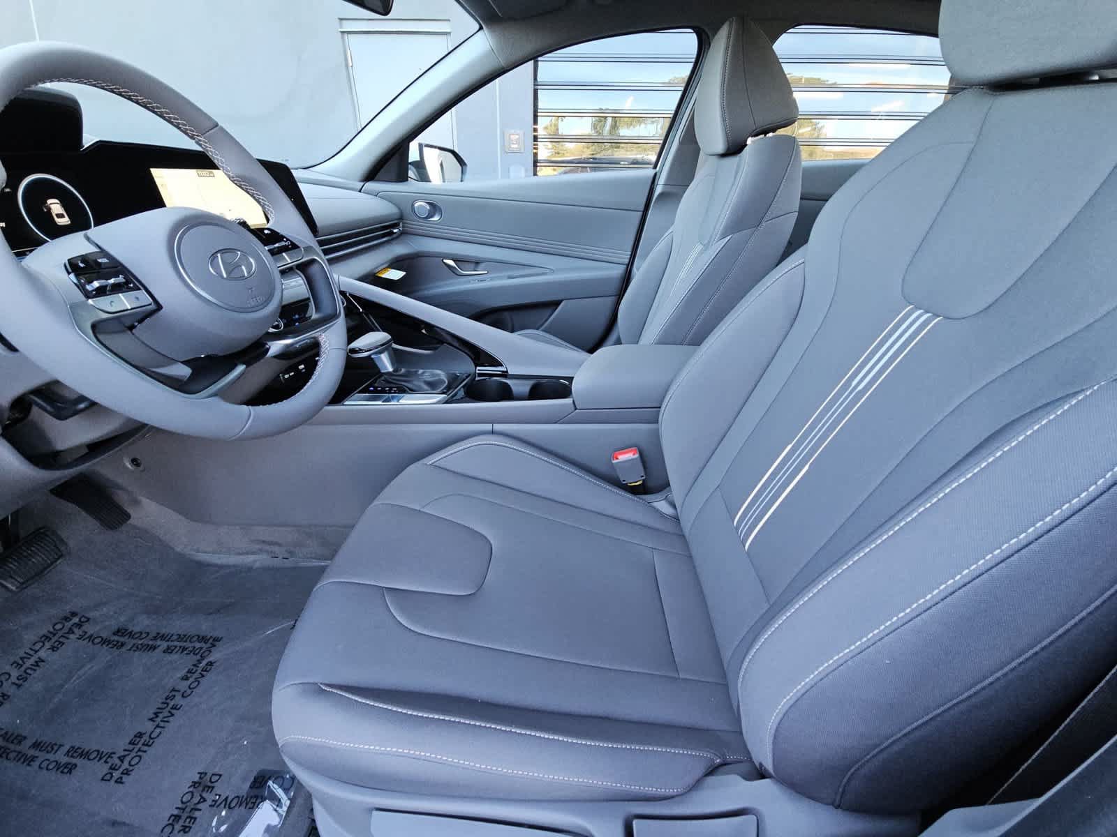 Used 2025 Hyundai Elantra SEL w/ Cargo Package FWD image 15