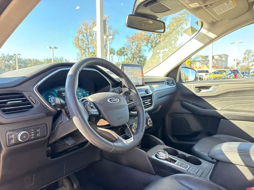 Used 2022 Ford Escape Titanium image 6