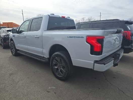 Used 2025 Ford F150 Lightning Flash image 9