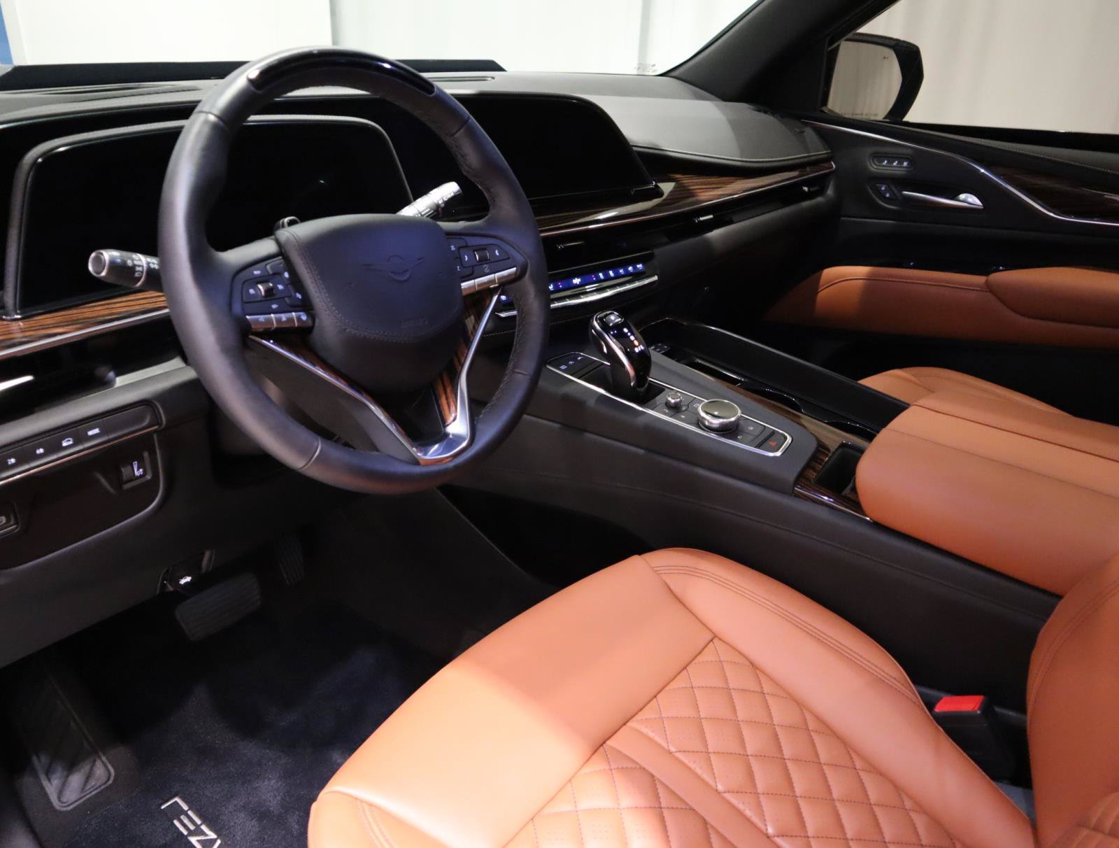 Used 2024 Cadillac Escalade Premium Luxury AWD/4WD image 23
