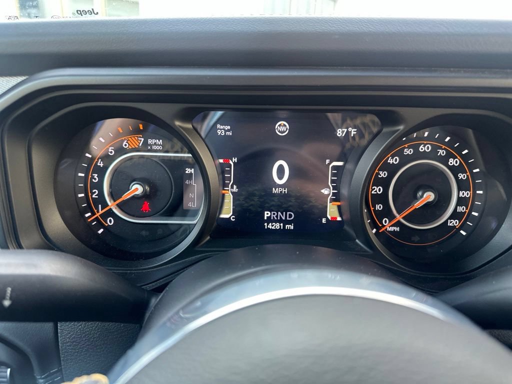 Used 2024 Jeep Wrangler Unlimited Sahara w/ Safety Group AWD/4WD image 8