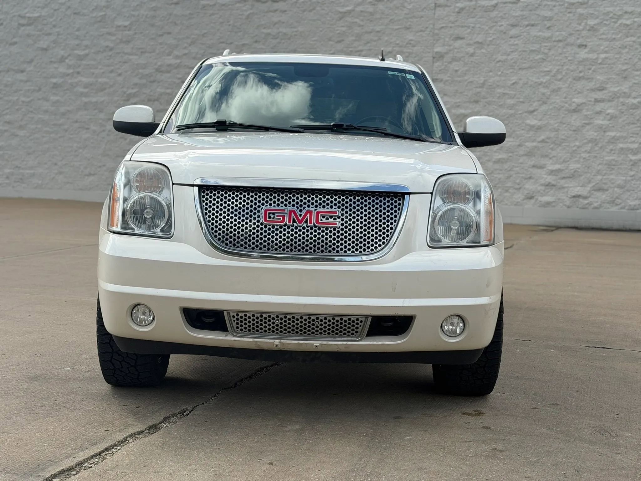 Used 2012 GMC Yukon XL Denali AWD/4WD image 2