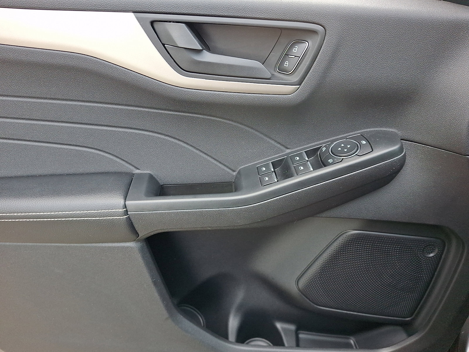 Certified 2022 Ford Escape SE w/ SE Sport Appearance Package image 14