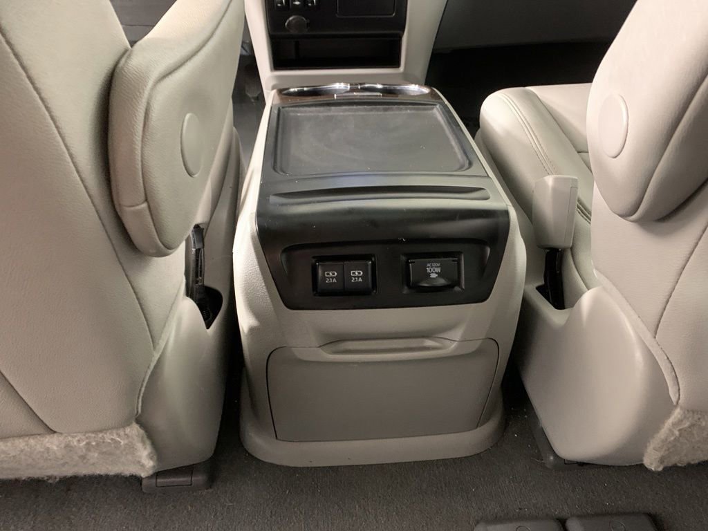 Used 2020 Toyota Sienna XLE FWD image 35