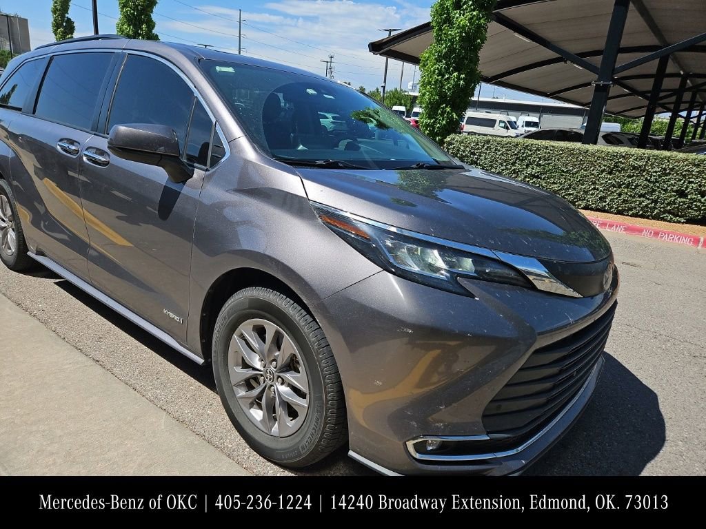Used 2021 Toyota Sienna XLE FWD image 3