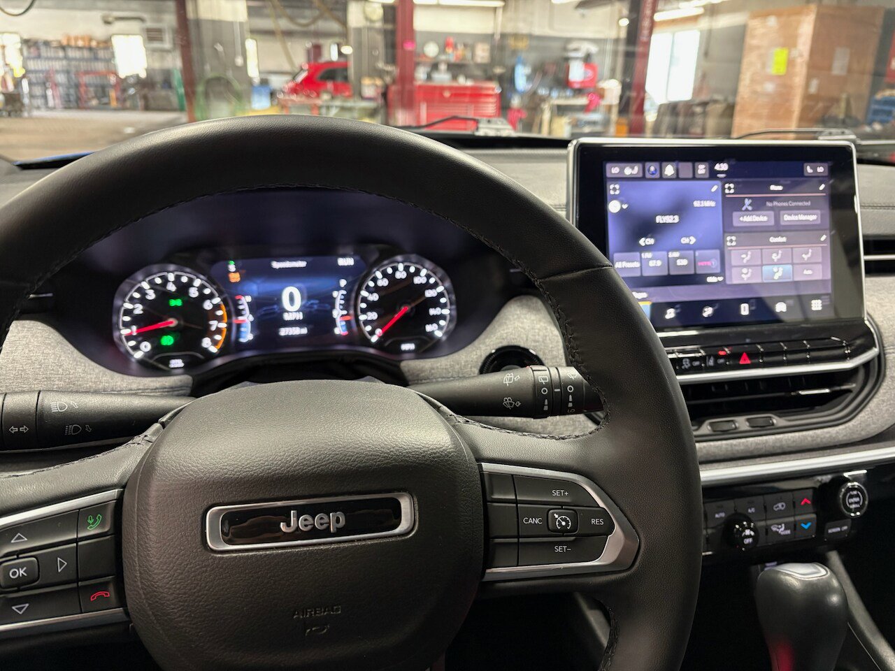 Used 2023 Jeep Compass Latitude w/ Convenience Group AWD/4WD image 2