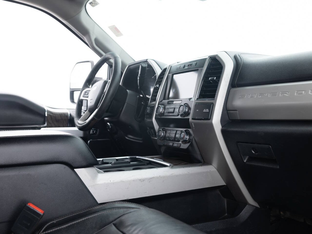 Used 2019 Ford F250 Lariat w/ Lariat Ultimate Package AWD/4WD image 34