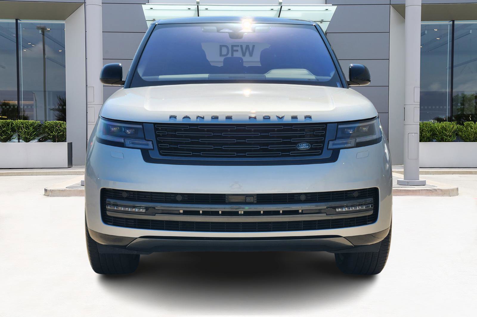 Certified 2023 Land Rover Range Rover SE image 2