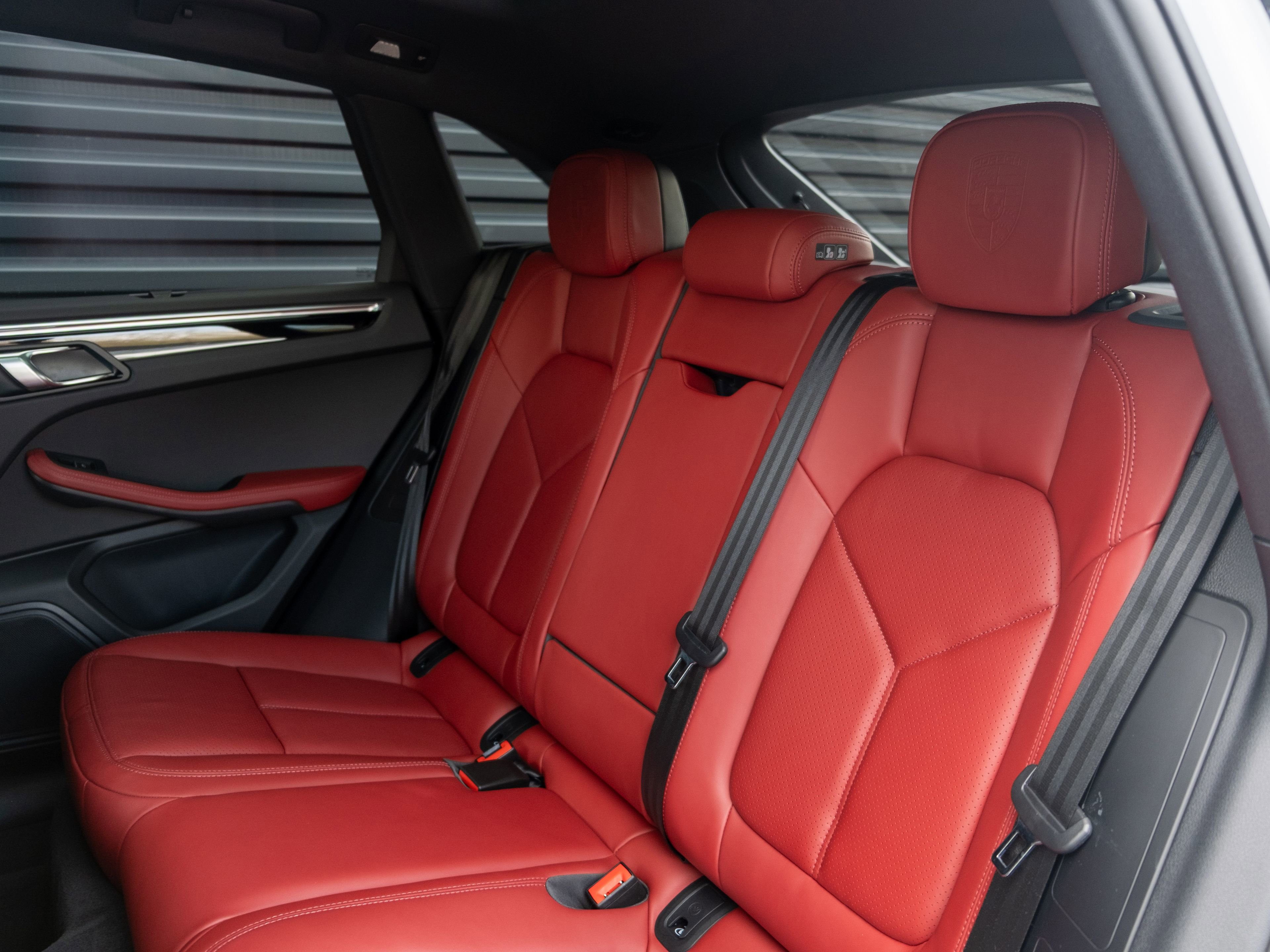 Certified 2025 Porsche Macan image 35