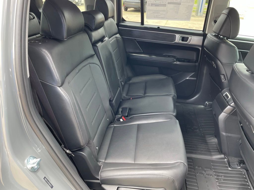 Used 2025 Hyundai Santa Fe Limited FWD image 13