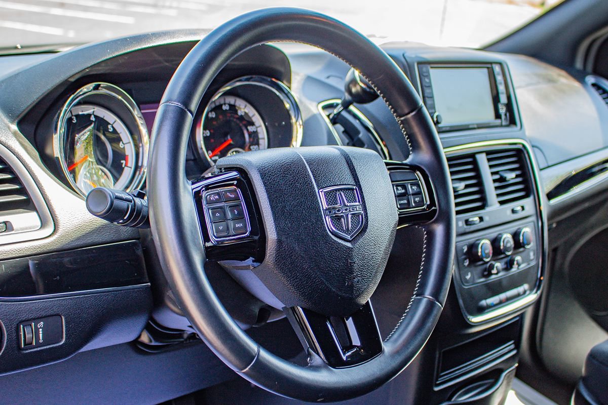 Used 2019 Dodge Grand Caravan SE FWD image 22