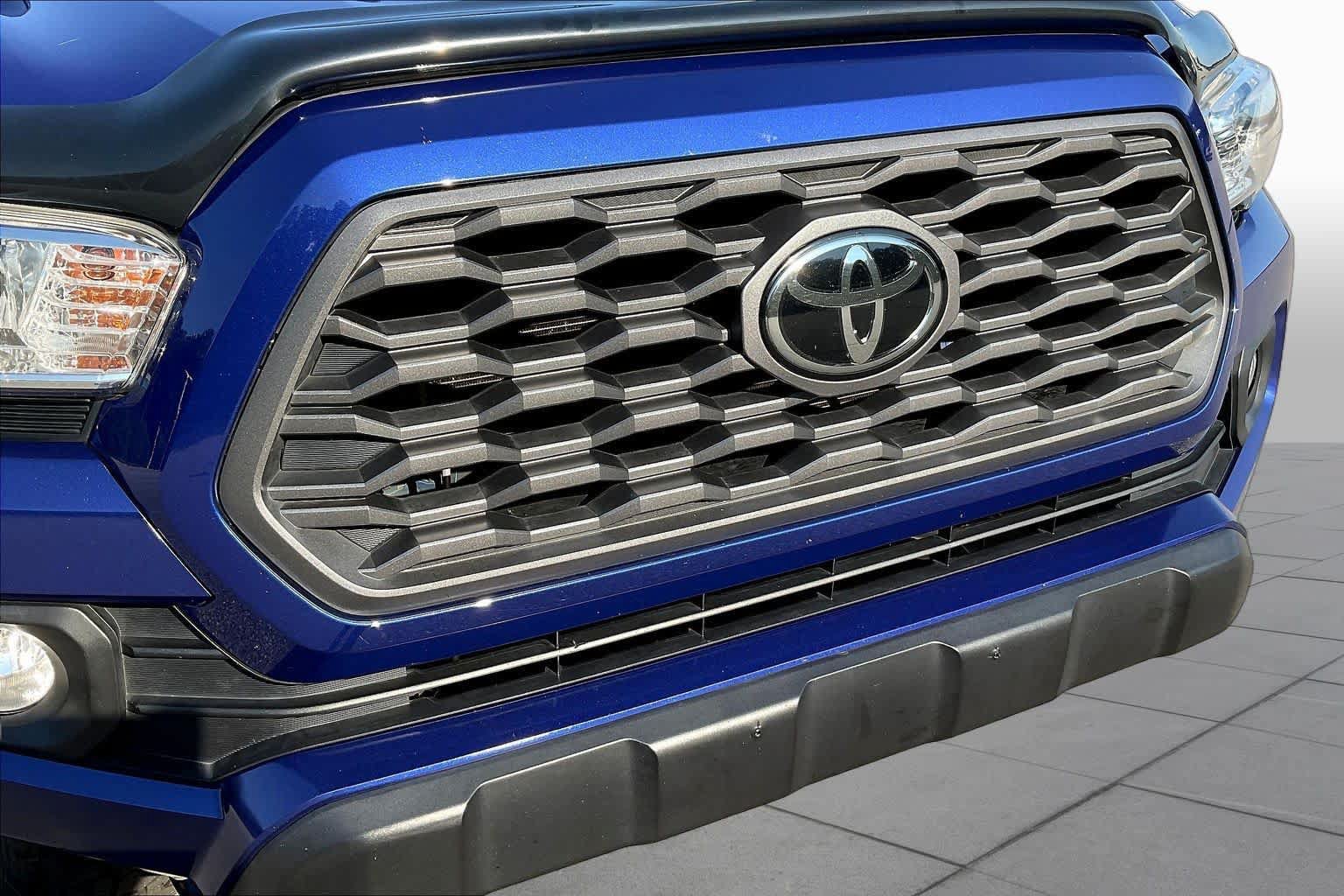 Used 2022 Toyota Tacoma TRD Off-Road w/ Technology Package RWD image 29