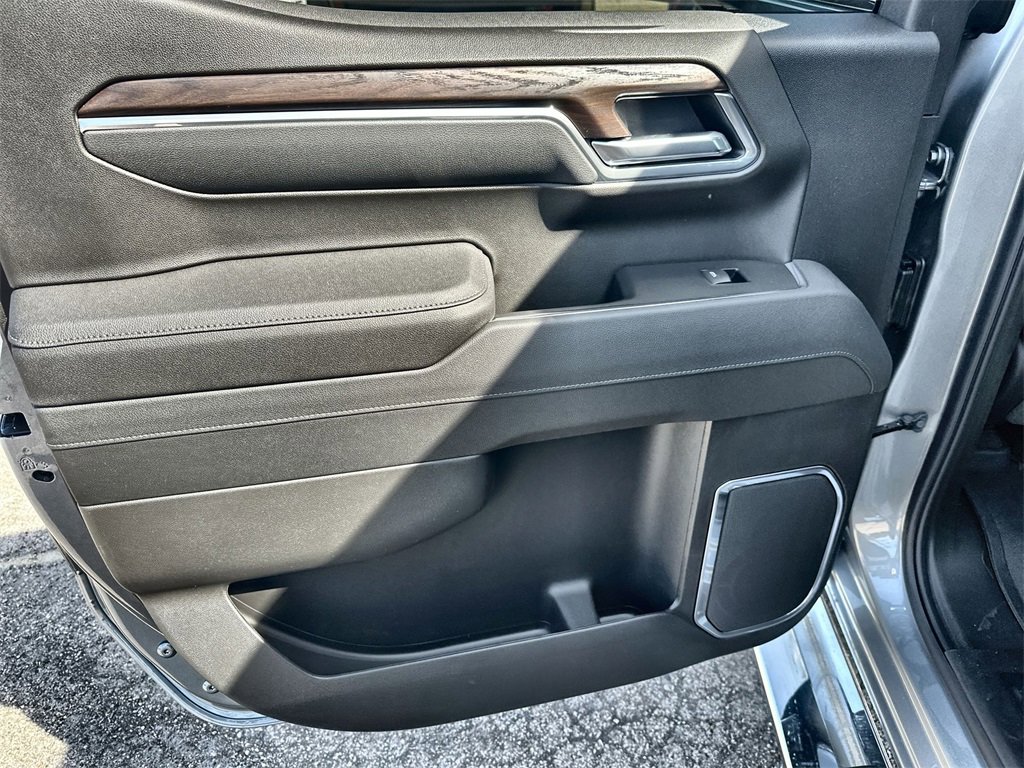 New 2026 GMC Sierra 1500 SLT image 15