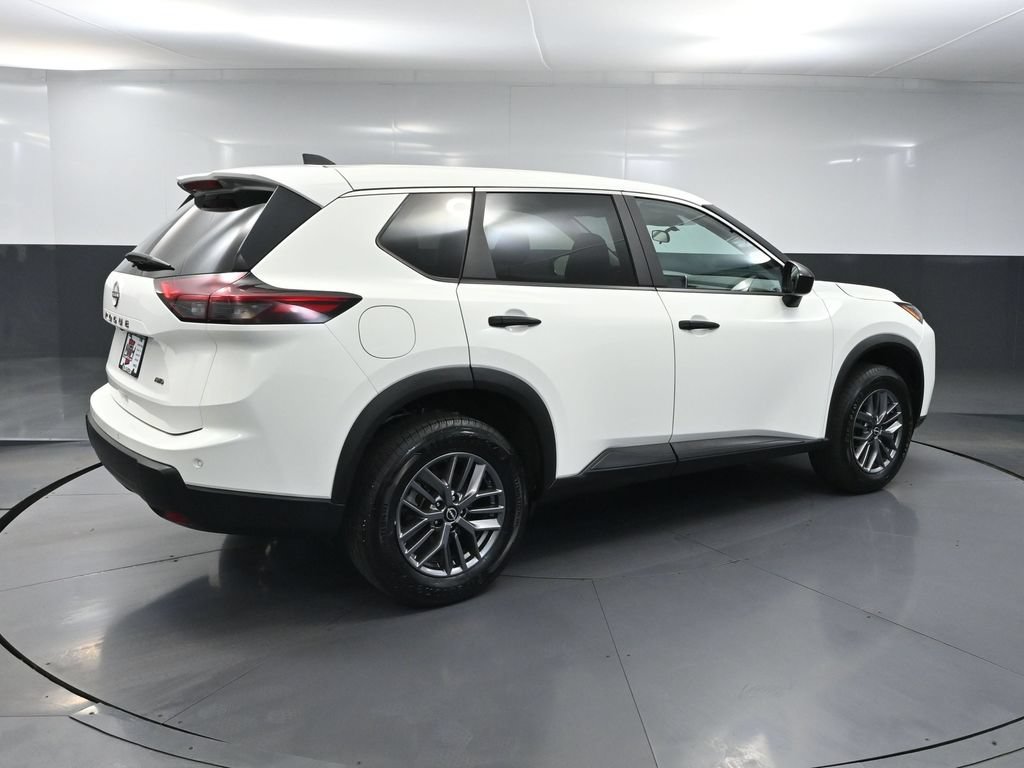 Used 2024 Nissan Rogue S AWD/4WD image 5