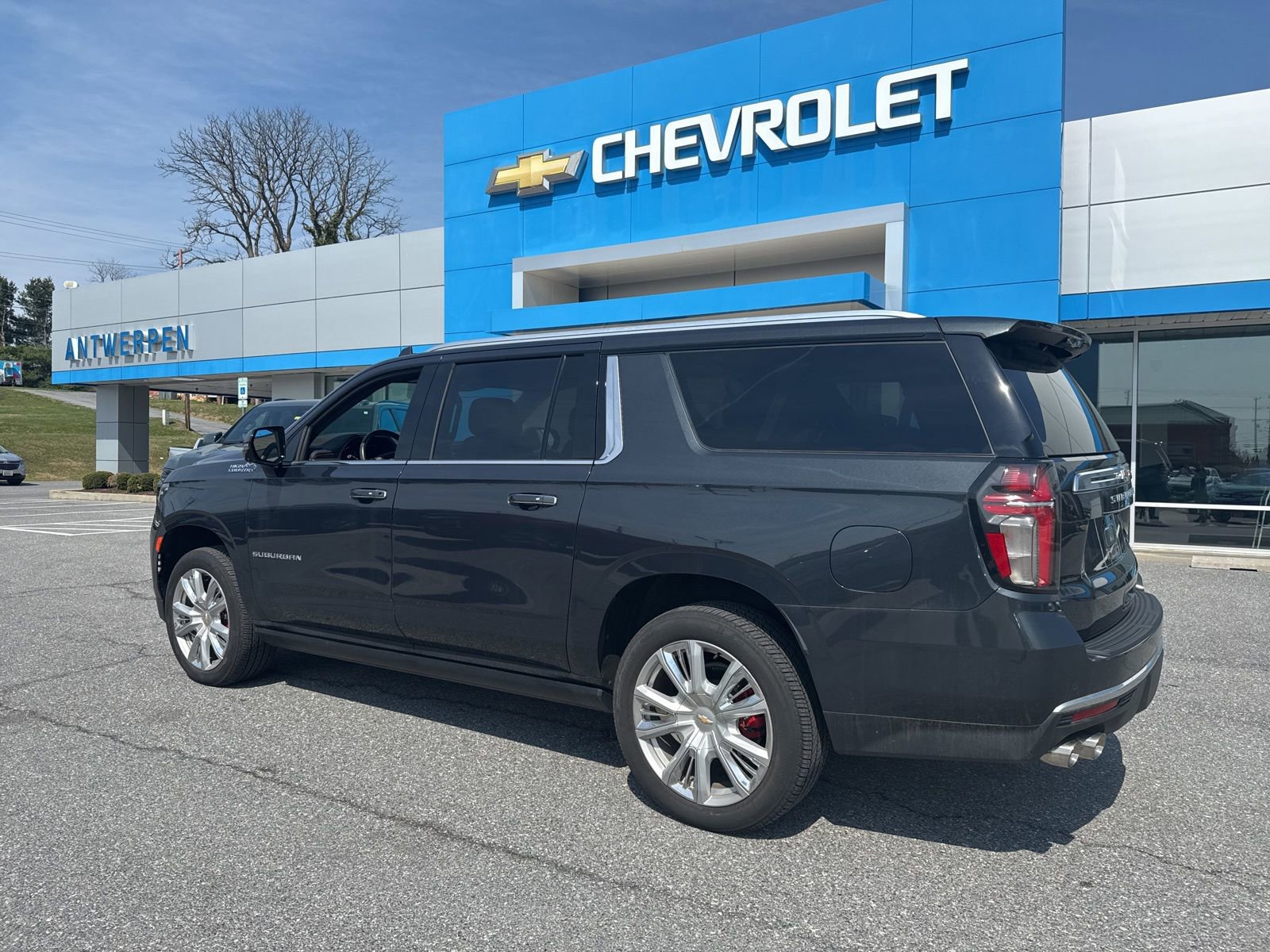 Used 2022 Chevrolet Suburban High Country image 8