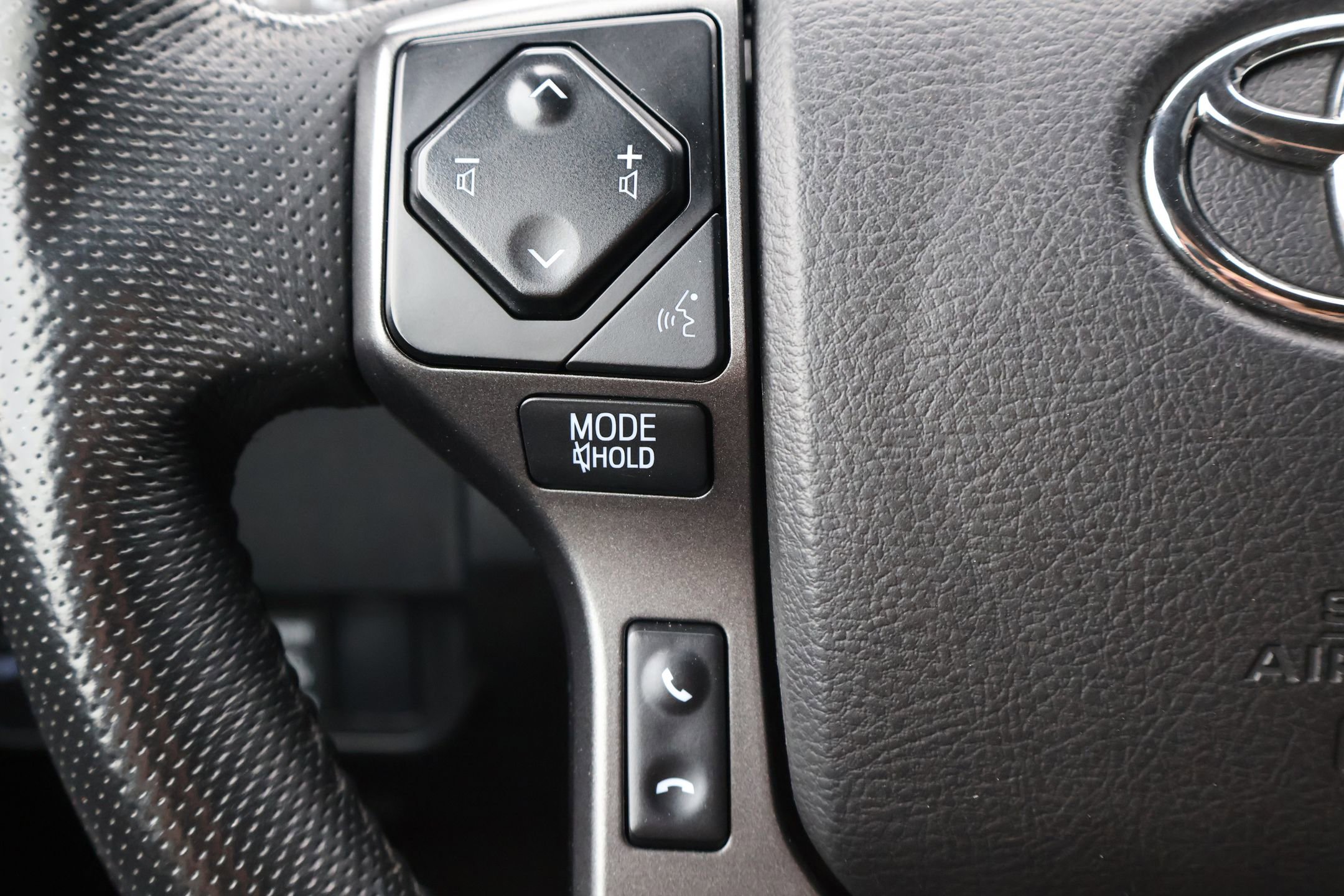 Used 2022 Toyota Tacoma TRD Sport w/ Technology Package image 12