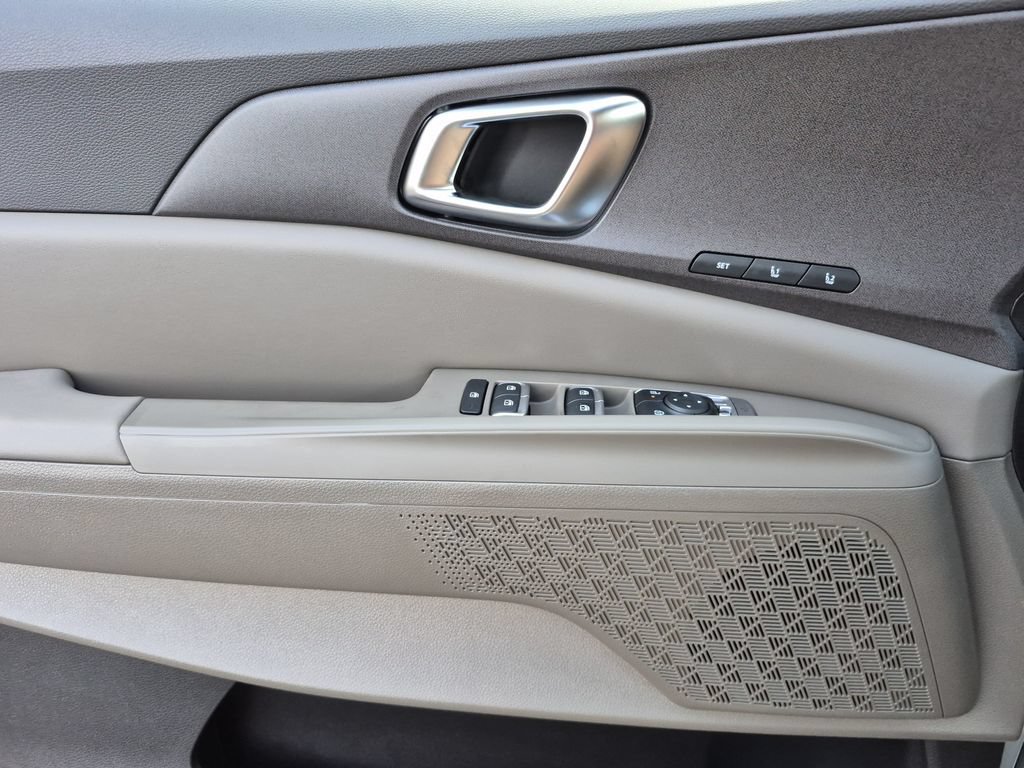 New 2026 Kia Carnival EX FWD image 6