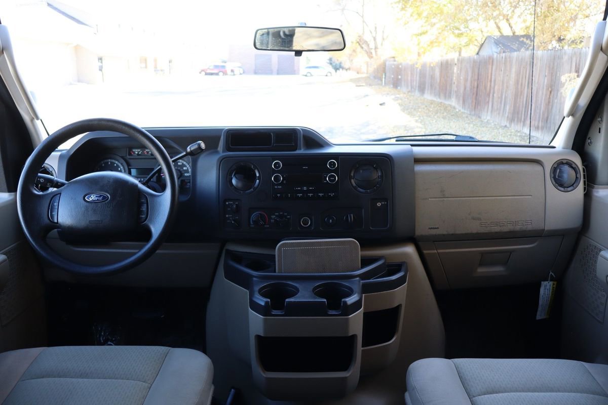 Used 2009 Ford E-350 and Econoline 350 Super Duty Wagon image 16
