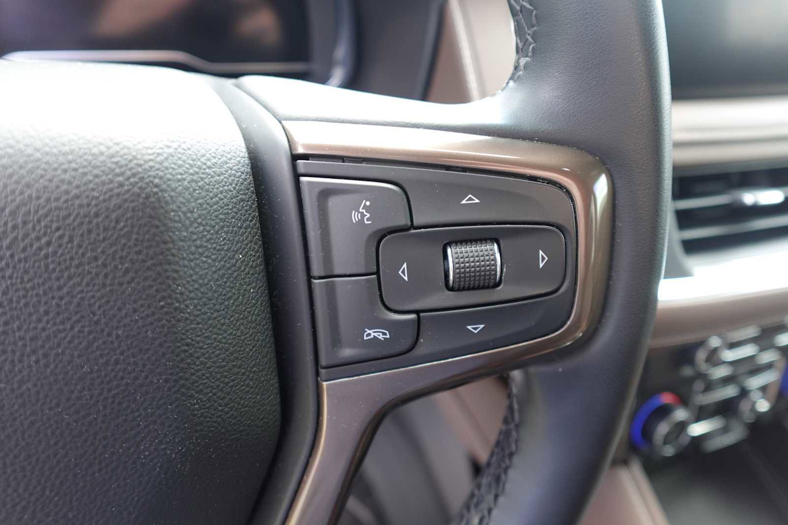 Used 2024 Chevrolet Suburban High Country AWD/4WD image 17