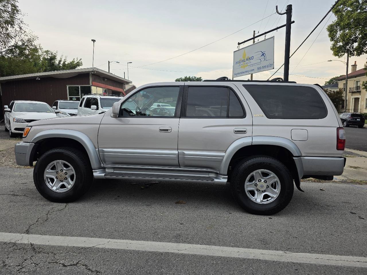 Used 1999 Toyota 4Runner Limited AWD/4WD image 2