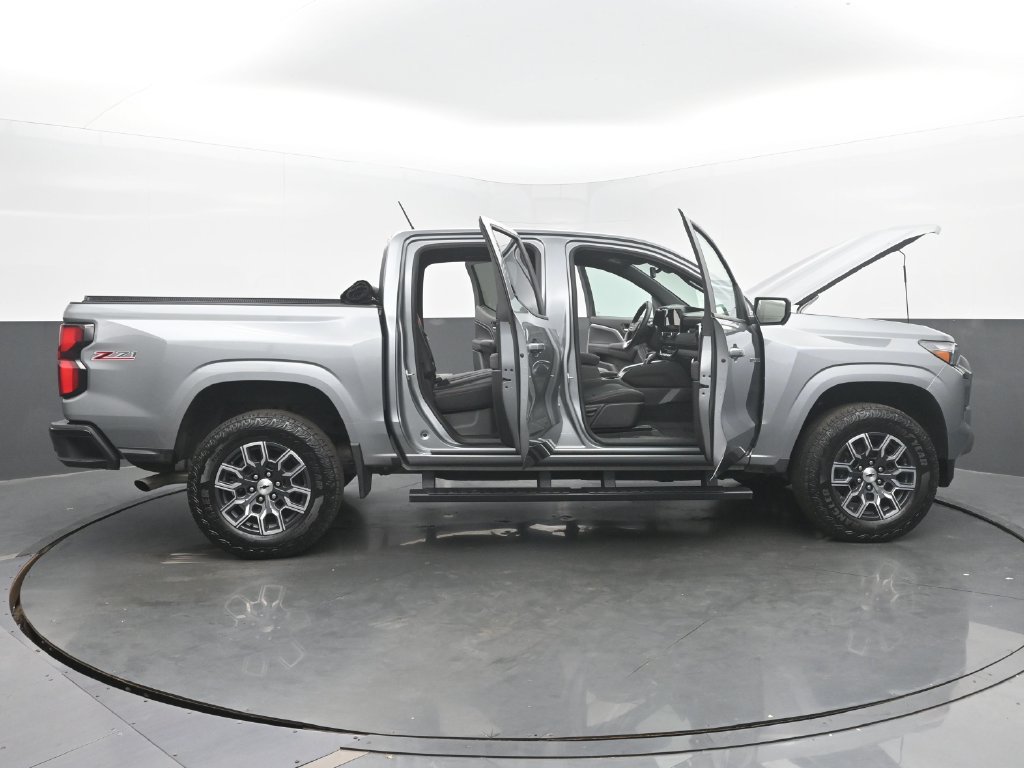 Used 2025 Chevrolet Colorado Z71 w/ Technology Package AWD/4WD image 60