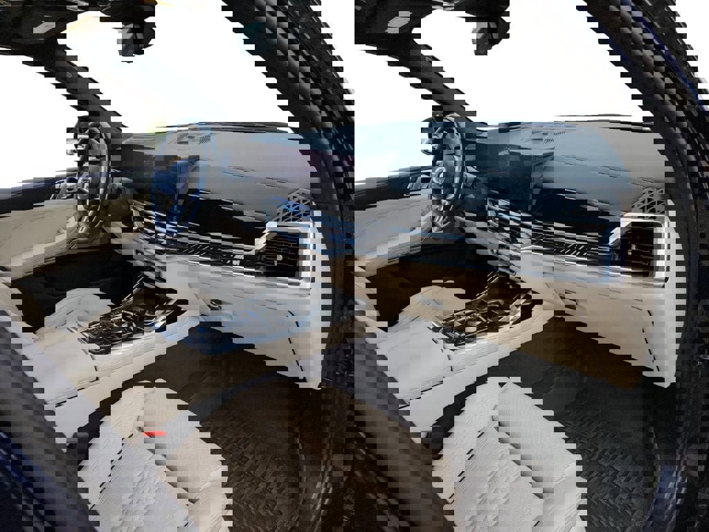 Used 2025 BMW X7 M60i image 27