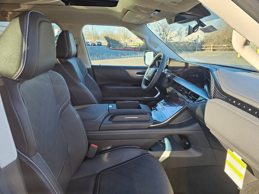 New 2025 INFINITI QX80 Luxe image 11