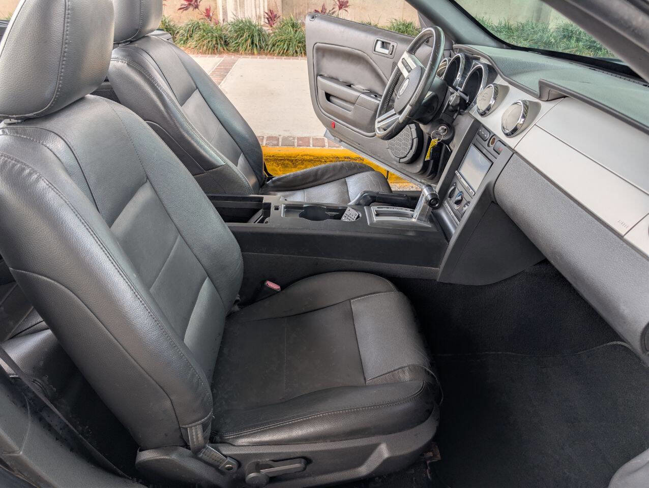 Used 2006 Ford Mustang Convertible RWD image 18