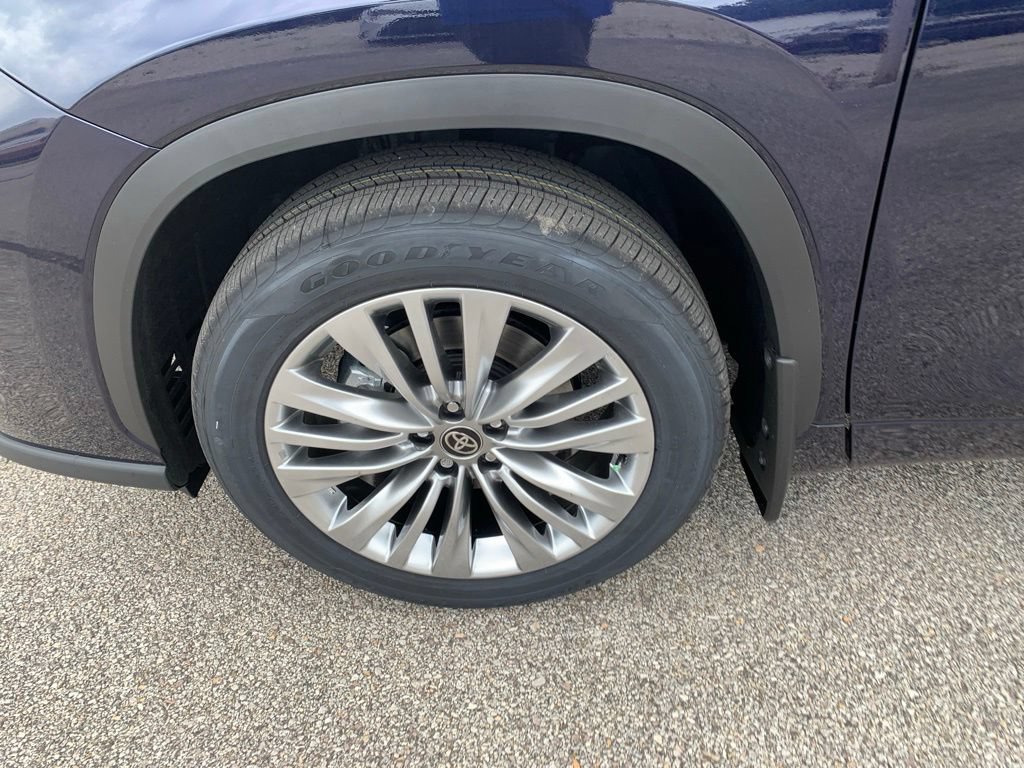 New 2026 Toyota Highlander Platinum AWD/4WD image 9