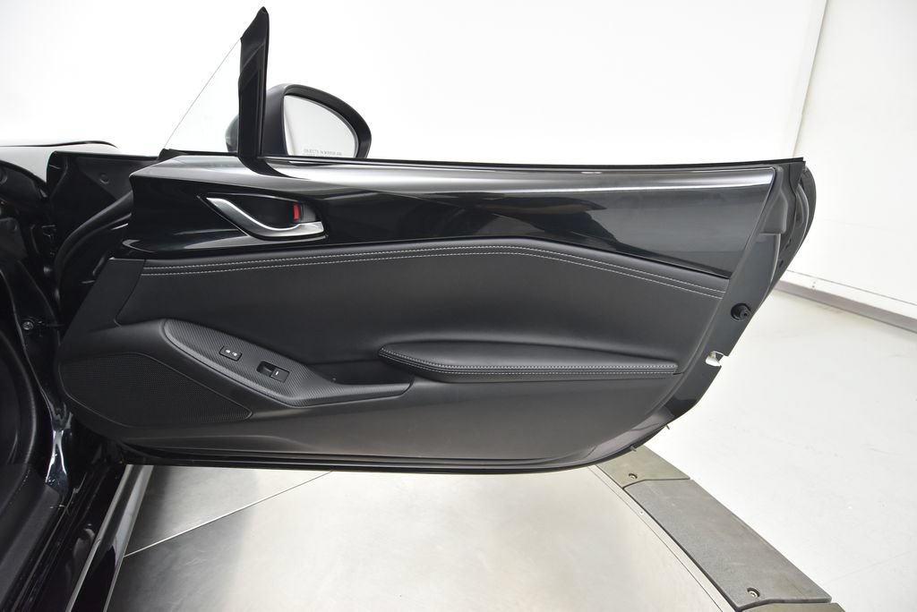 Used 2025 MAZDA MX-5 Miata RF Club RWD image 41