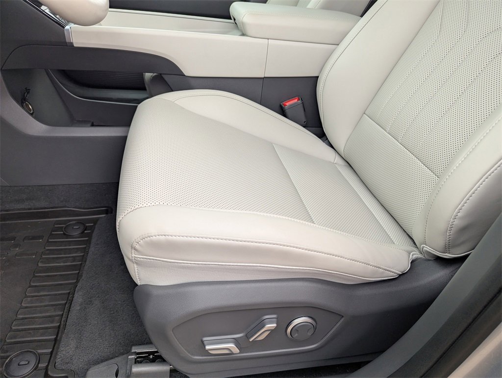 Certified 2025 Hyundai Santa Fe SEL image 11