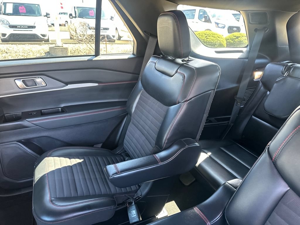 Used 2025 Ford Explorer ST-Line AWD/4WD image 33