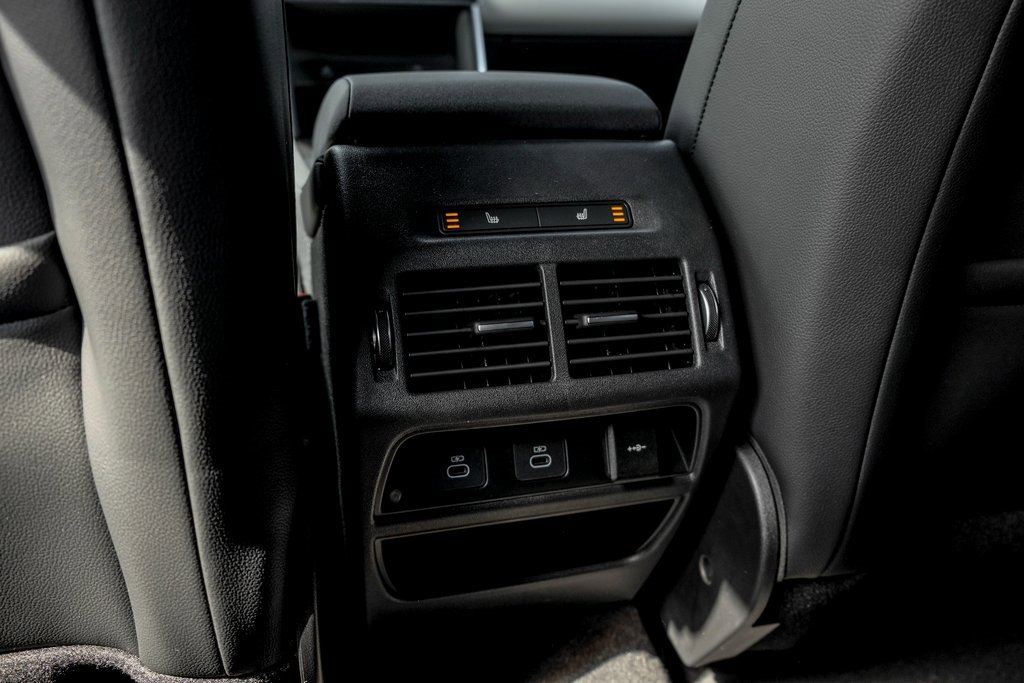 New 2025 Land Rover Discovery Sport Dynamic SE image 18