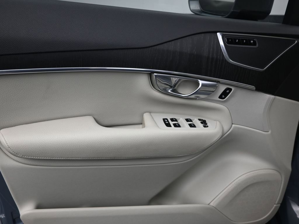 Used 2020 Volvo XC90 T5 Momentum w/ Protection Package Premier image 10