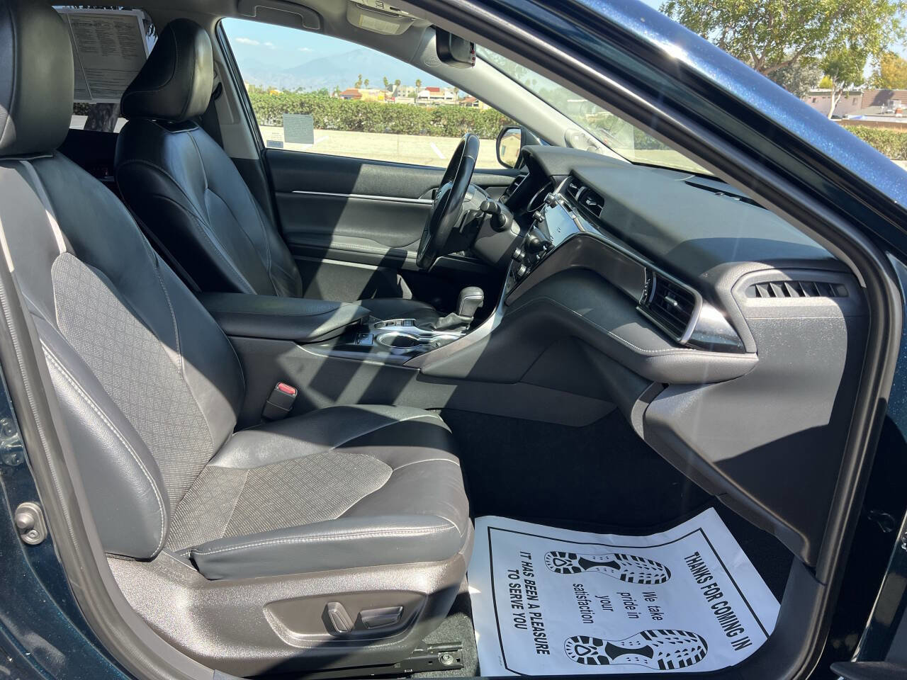 Used 2020 Toyota Camry XSE image 5