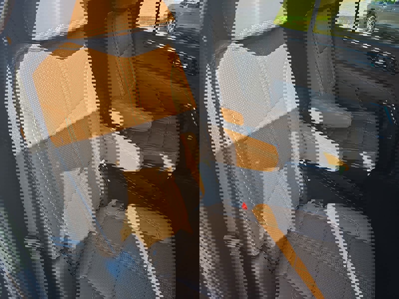 Used 2025 Chevrolet Tahoe High Country image 11