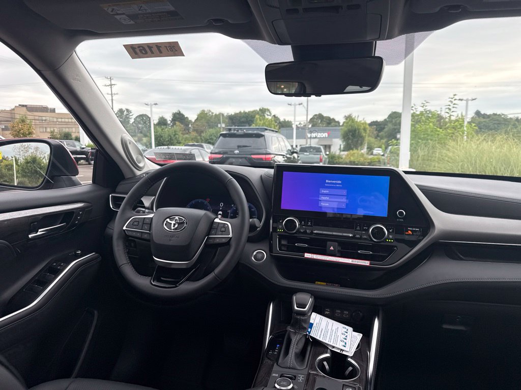 New 2026 Toyota Highlander Limited AWD/4WD image 16