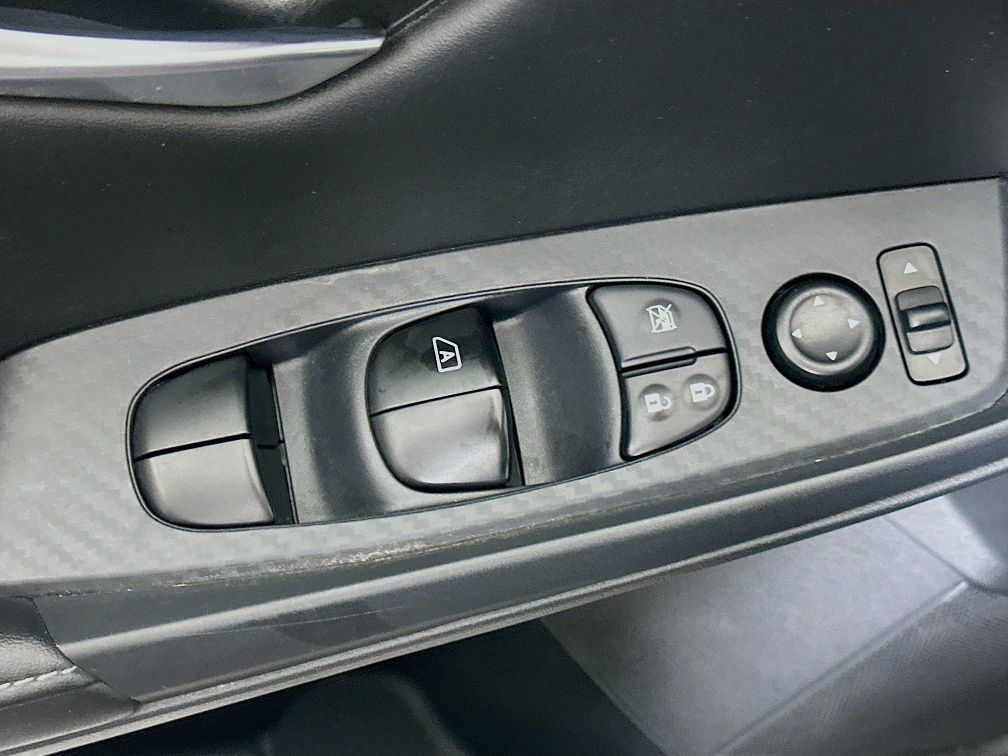 Used 2025 Nissan Sentra SV FWD image 15