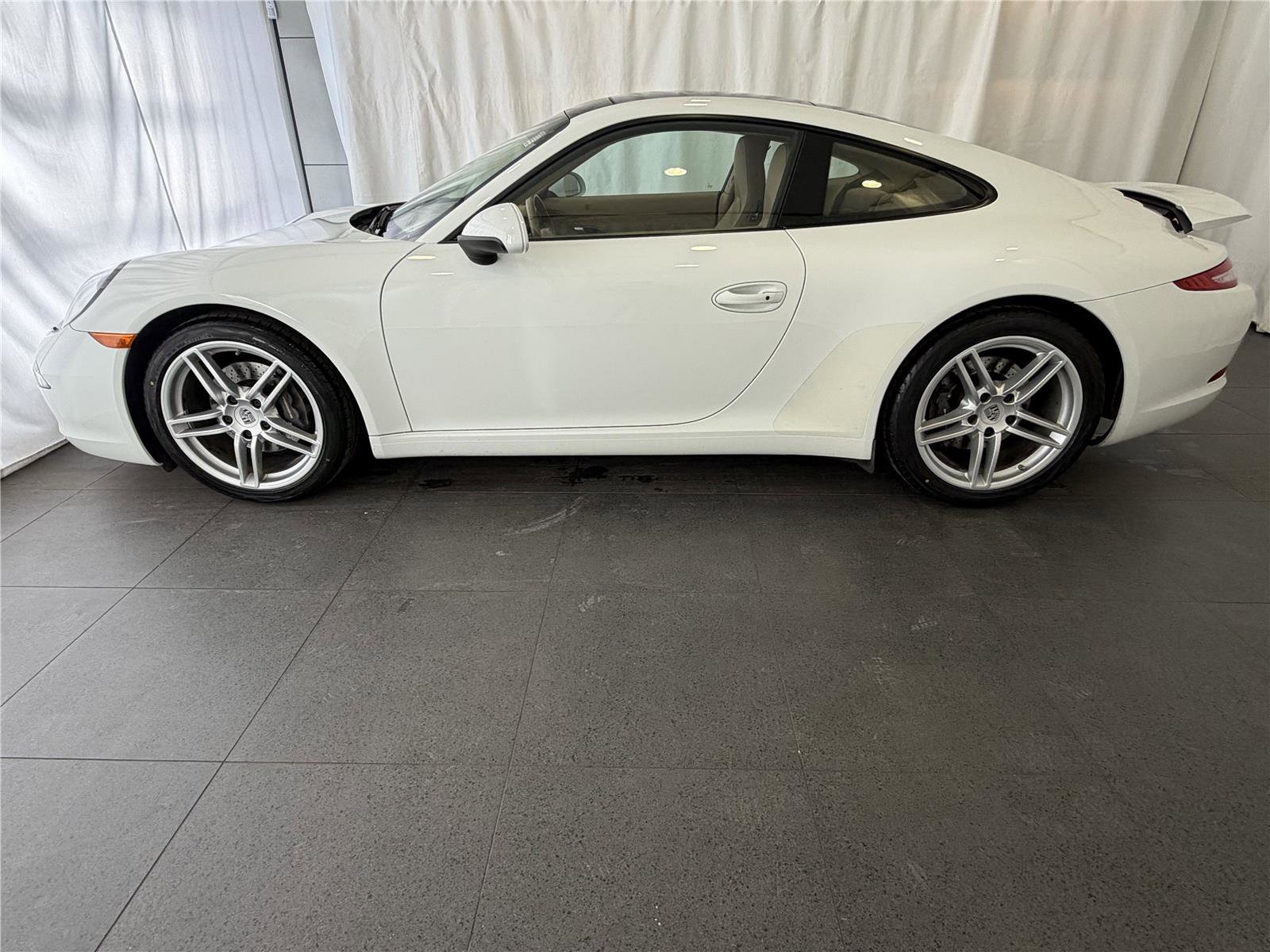 Used 2015 Porsche 911 Carrera image 2