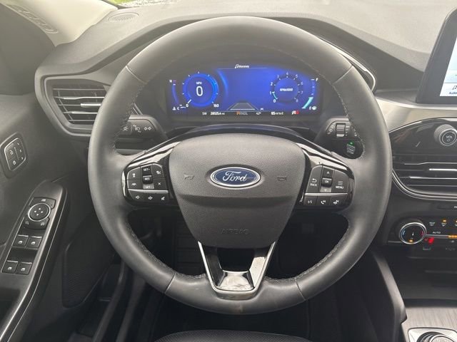 Used 2022 Ford Escape Titanium w/ Class II Trailer Tow Package AWD/4WD image 22